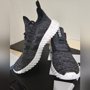 adidas men Kaptir Shoes Size 8.5 Brand new